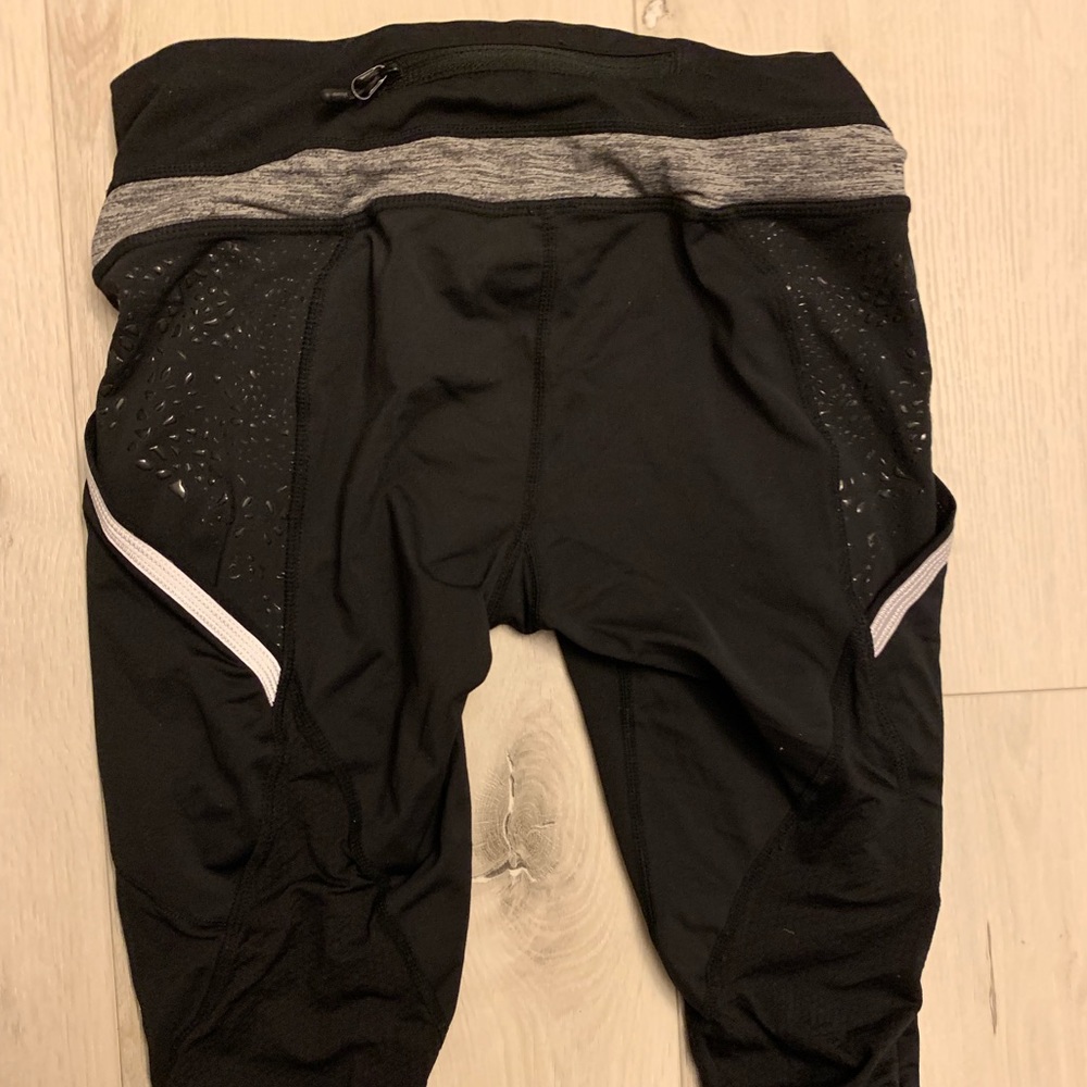 Lululemon Capri Pants black/gray size 4 EUC